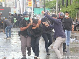 Alasan Psikologis Kerumunan Massa Rawan Terprovokasi Saat Demo