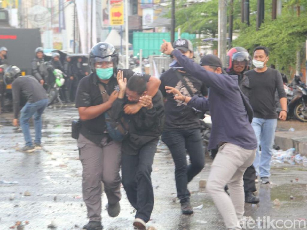 Alasan Psikologis Kerumunan Massa Rawan Terprovokasi Saat Demo Alasan Psikologis Kerumunan Massa Rawan Terprovokasi Saat Demo