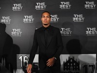 Pemain Terbaik FIFA 2019: Siapa Pilihan Messi, Ronaldo, dan Van Dijk?