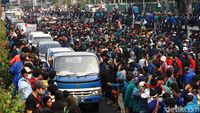 Mahasiswa Blokir Tol Dalam Kota