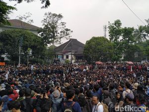 Menristekdikti Minta Rektor Tidak Arahkan Mahasiswa Anarkistis Menristekdikti Minta Rektor Tidak Arahkan Mahasiswa Anarkistis