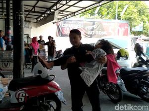 Pegawai Toserba di Banyuwangi Kesurupan Pegawai Toserba di Banyuwangi Kesurupan