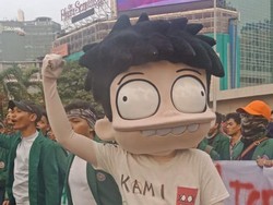 Si Juki Bersama Mahasiswa Ikut Aksi di Gedung DPR