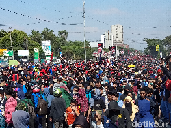 Mahasiswa Masih Sesaki Jalanan, Berusaha Dekati DPRD Sulsel