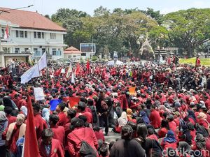 Mahasiswa Melawan Ancaman Post Democracy Mahasiswa Melawan Ancaman Post Democracy
