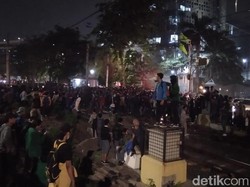 Mahasiswa Masih Bertahan di Palmerah Timur, Polisi Tembakkan Gas Air Mata