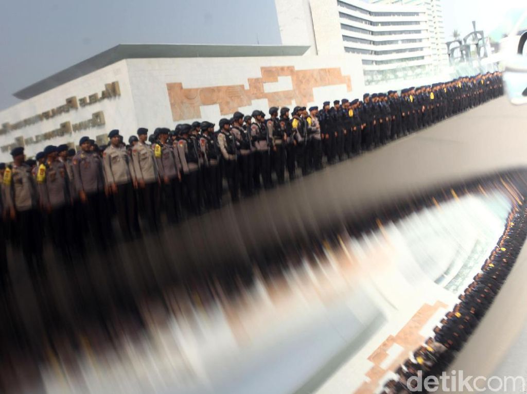 27 Ribu Personel TNI-Polri Amankan Pelantikan Presiden 20 Oktober Nanti 27 Ribu Personel TNI-Polri Amankan Pelantikan Presiden 20 Oktober Nanti