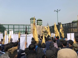 Serikat Petani Turut Berunjuk Rasa di Depan Gedung DPR