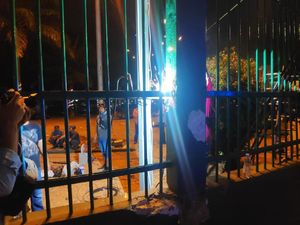 Pagar Gedung DPR yang Jebol Saat Ricuh Demo Mahasiswa Mulai Diperbaiki