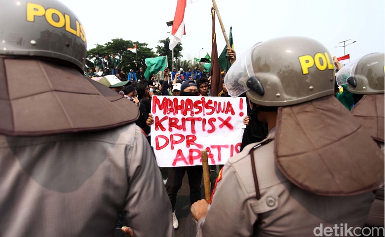 Tuntutan Mahasiswa: Bukan Hanya Tunda Pengesahan tapi Tolak RUU