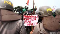 Poster Mahasiswa, Sebut DPR Apatis