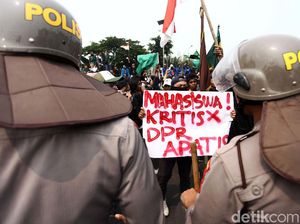 Tuntutan Mahasiswa: Bukan Hanya Tunda Pengesahan tapi Tolak RUU