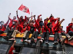 Momen Haru Ayah Beri Restu Anaknya Demo Tolak RUU KUHP Bikin Berkaca-kaca