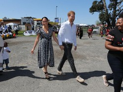 Terlalu Protektif, Pangeran Harry Bersikap Seperti Bodyguard Meghan Markle