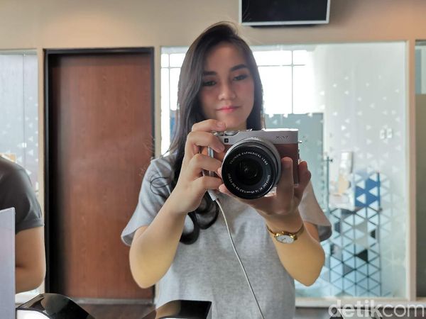 Lebih Dekat dengan Fujifilm X-A7, Si Mirrorless Pintar