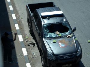 Demo Omnibus Law Ricuh, Kalau Mobil Rusak Jadi Sasaran Dapat Ganti Asuransi?