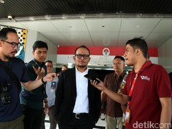 Hanif Dhakiri Hari Ini: Pagi Ngantor di Gedung Kemenaker, Siang ke Kemenpora