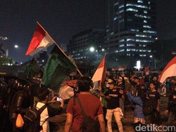 Massa Kembali ke Depan DPR, Polisi Usir dan Siapkan Kendaraan Sisir Tol