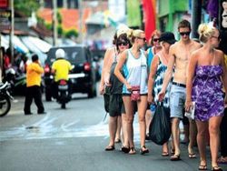 Turis Australia Mulai Batalkan Kunjungan, Pariwisata Bali Desak RKUHP Dikaji Ulang