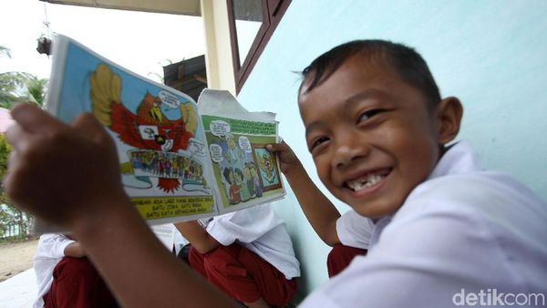 Antusias Anak-anak di Sinabang Menggali Ilmu Lewat Membaca Buku