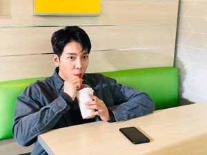 Bintangi Vagabond, Lihat Tampannya Lee Seung Gi Saat Kulineran