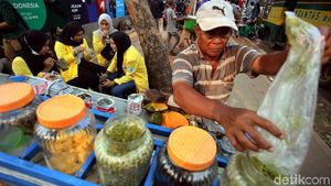 Berkah Pedagang Keliling di Balik Aksi Demo Mahasiswa