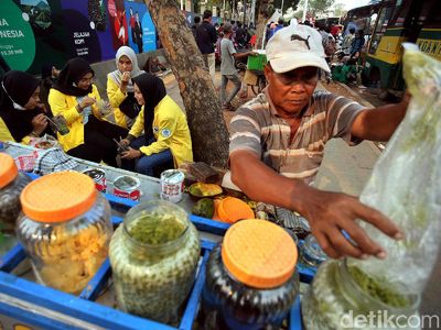 Berkah Pedagang Keliling di Balik Aksi Demo Mahasiswa