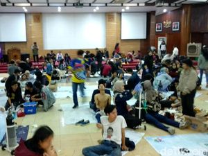 Bentrok dengan Polisi, Demonstran Terluka Dibawa ke Kampus Unisba