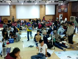 Bentrok dengan Polisi, Demonstran Terluka Dibawa ke Kampus Unisba