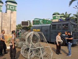 Bakal Ada Demo, Water Cannon-Kawat Berduri Disiapkan di Depan DPR