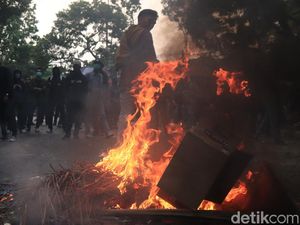Pedemo-Polisi Bentrok di Bandung, Ditunggangi Anarcho-Syndicalism?
