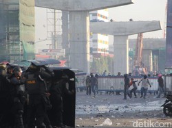 Polisi Bersepatu Masuk Masjid, MUI: Merendahkan Tempat Suci, Jangan Terulang!