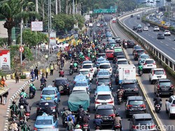 Ada Demo di Gedung DPR, Ini Pengalihan Rute TransJakarta