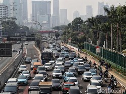 Lagi, TransJakarta Alihkan Rute karena Demo di Gedung DPR