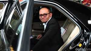 Momen Perdana Hanif Dhakiri ke Kantor Kemenpora