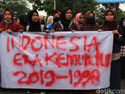 Andai Pengendara Mobil Terjebak Kerumunan Demo, Lakukan Ini!