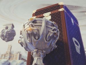Pertama Kali, Louis Vuitton Ciptakan Koper Piala Game Online