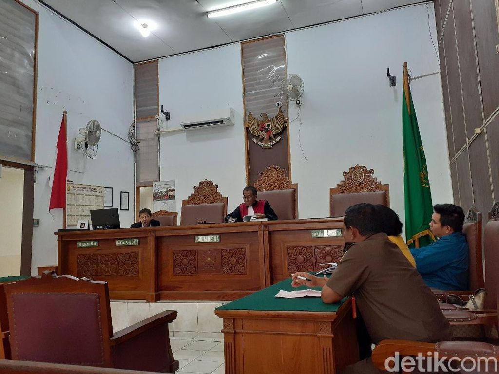 Hakim Nyatakan Praperadilan Kasus Bank Century Tak Dapat Diterima Hakim Nyatakan Praperadilan Kasus Bank Century Tak Dapat Diterima