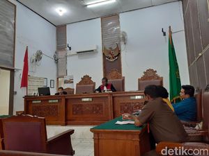 Hakim Nyatakan Praperadilan Kasus Bank Century Tak Dapat Diterima Hakim Nyatakan Praperadilan Kasus Bank Century Tak Dapat Diterima