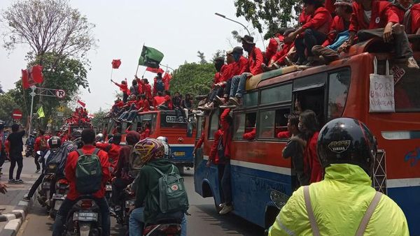 Saat Mahasiswa Sambangi Gedung DPR-RI Hari Ini