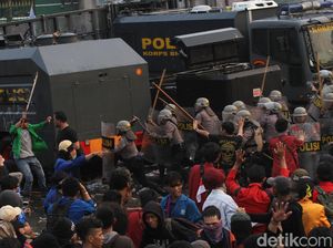 Buntut Ricuh Demo di DPR: 265 Mahasiswa dan 39 Polisi Terluka!