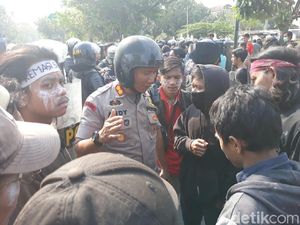 1 Orang Diamankan Saat #BengawanMelawan Ricuh, Polisi: Diduga Provokator 1 Orang Diamankan Saat #BengawanMelawan Ricuh, Polisi: Diduga Provokator