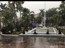 Massa Demo Bubar, Gedung DPRD Sumbar Rusak dan Berantakan