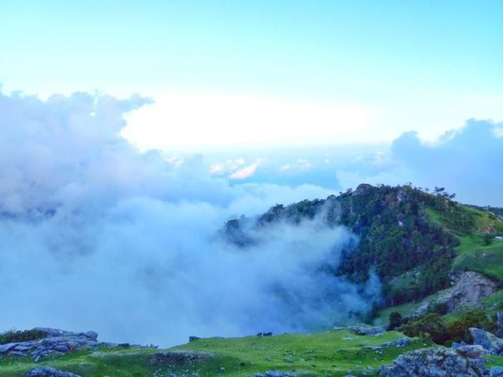 Negeri di Atas Awan dari Timor Tengah Selatan Negeri di Atas Awan dari Timor Tengah Selatan
