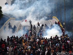 Cara Kerja Gas Air Mata dan Efeknya Saat Kedaluwarsa