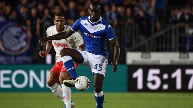 Mario Balotelli gagal cetak gol dalam debutnya melawan Juventus.