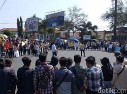 #GarutMenggugat, Ratusan Mahasiswa Demo di Gedung DPRD