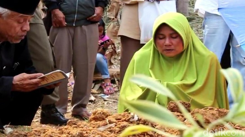 Kesaksian Warga Soal Kematian Balita Korban Kekerasan Keluarga Angkat Kesaksian Warga Soal Kematian Balita Korban Kekerasan Keluarga Angkat