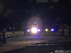 Bergeser, Ini 3 Zona Ricuh Demo di Sekitar DPR Malam Ini