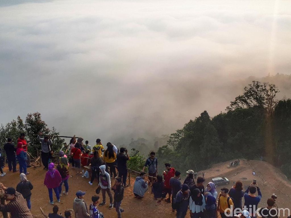 Negeri di Atas Awan Gunung Luhur Anti Tembak Harga Negeri di Atas Awan Gunung Luhur Anti Tembak Harga